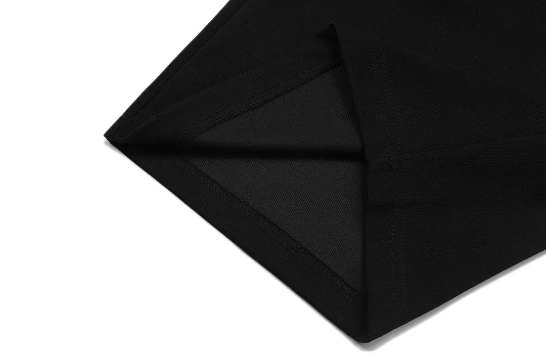 AMI 2026New Arrival Imported machine-embroidered love letter logo, essential for daily commuting for men and women Casual shorts ·Customized milk silk cotton fabric ·Imported machine embroidery technology ·Waist label, hangtag, three wash marks complete Color: Black Sizes: XS S M L